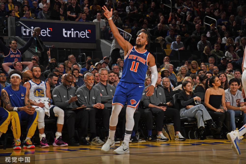 他在连续三 他在连续三