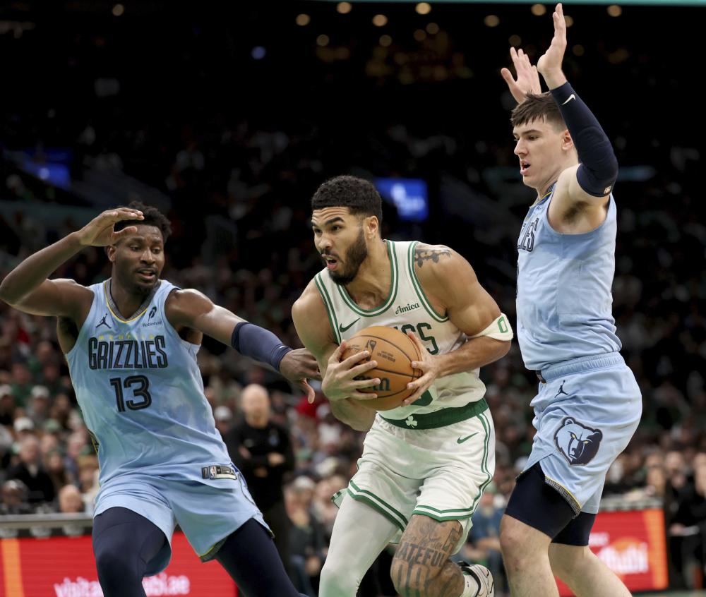 场上挥洒汗 场上挥洒汗