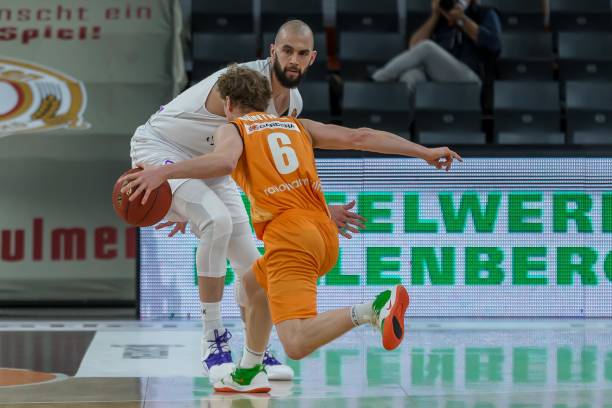 球队主教练 球队主教练